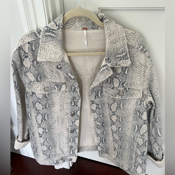 Free People denim jacket - Picture 1 of 3